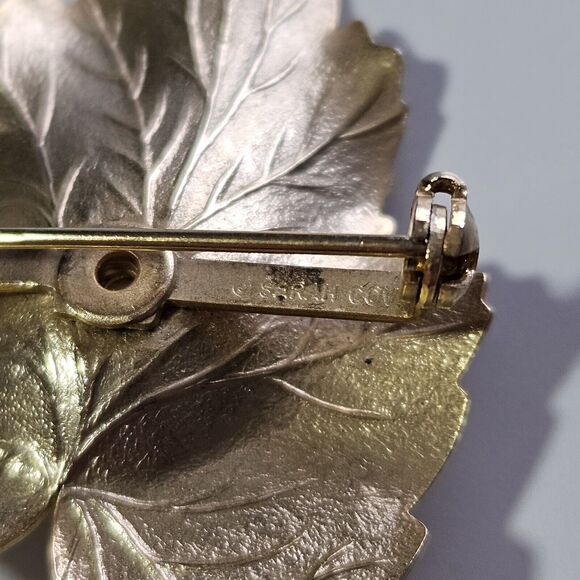 Set 2 Vintage 1959 Textured Gold-tone Chit-Chat Pin Brooch Signed Sarah Coventry - Picture 4 of 11